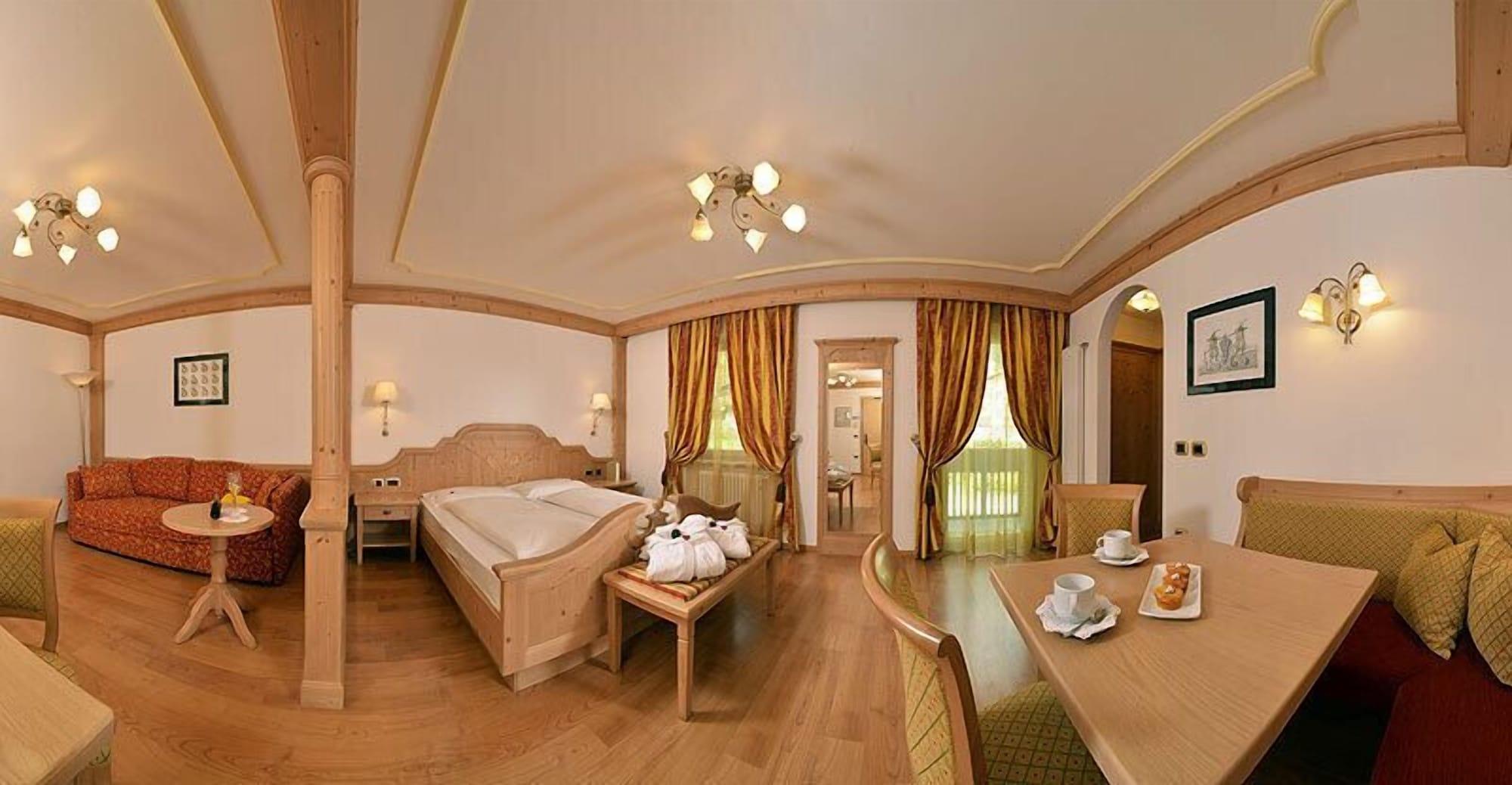 Hotel B&B Andreas Canazei Exterior photo
