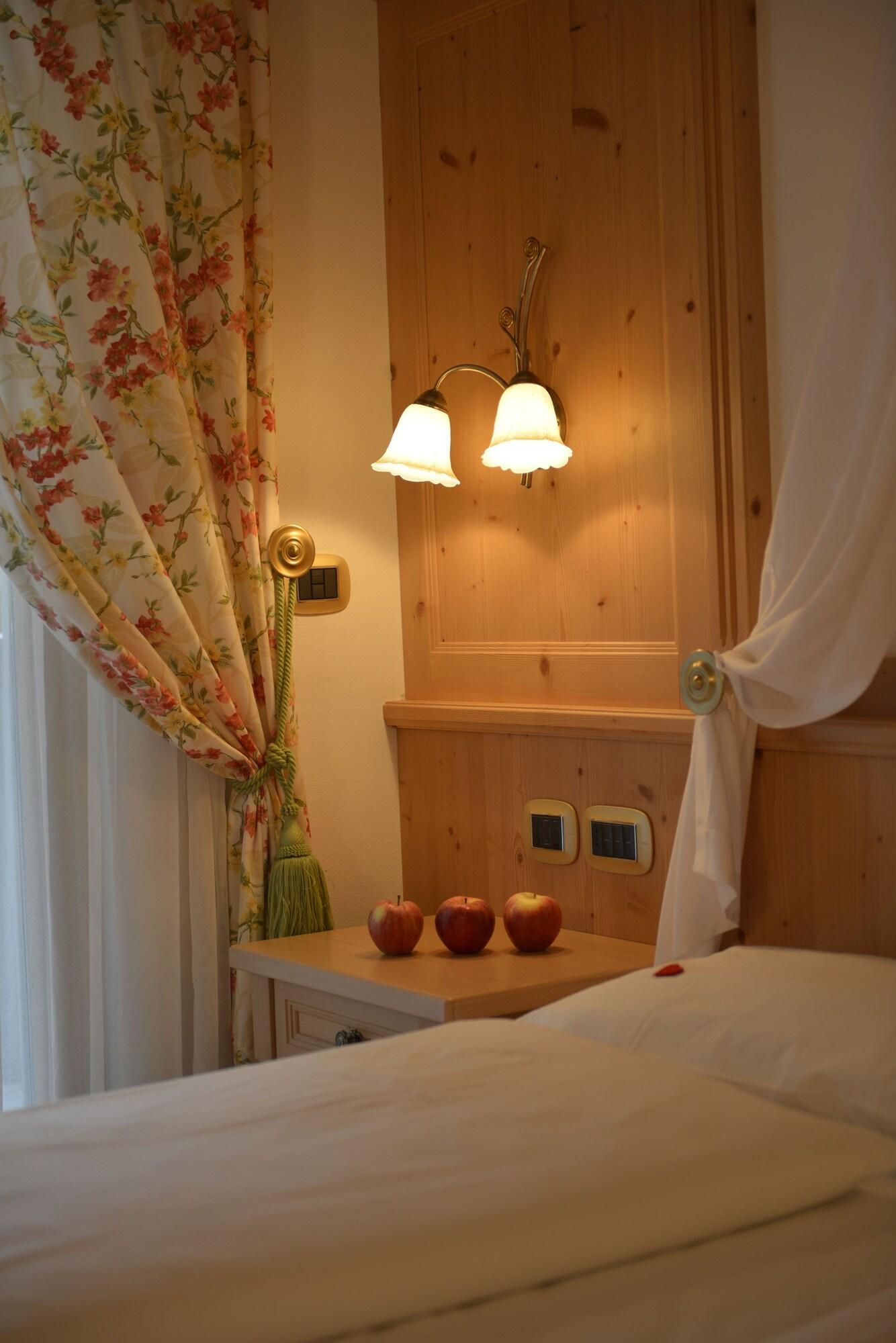 Hotel B&B Andreas Canazei Exterior photo