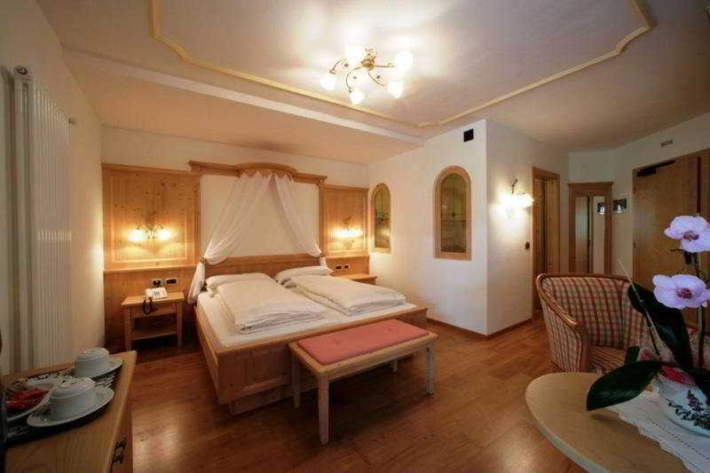 Hotel B&B Andreas Canazei Exterior photo