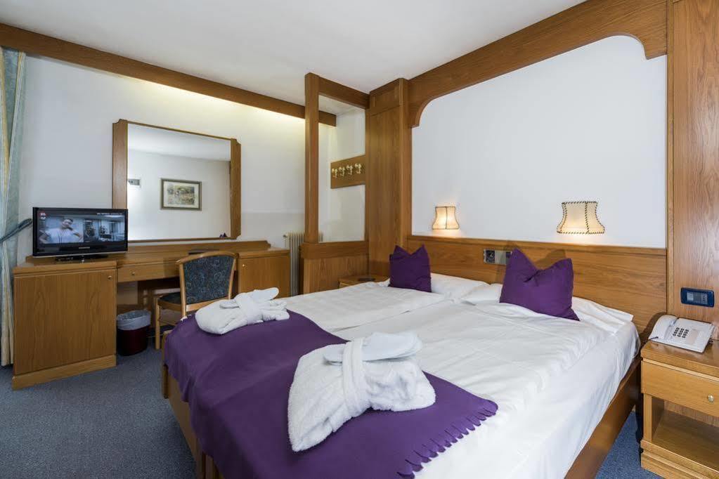 Hotel B&B Andreas Canazei Exterior photo